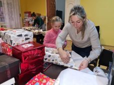 Cipősdoboz-ajándékok a rászoruló szatmári gyerekeknek